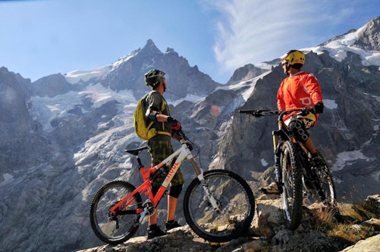 Chalet La Cachette Cyclists & Skiers เลอบูร์-เดอัวซ็อง ภายนอก รูปภาพ