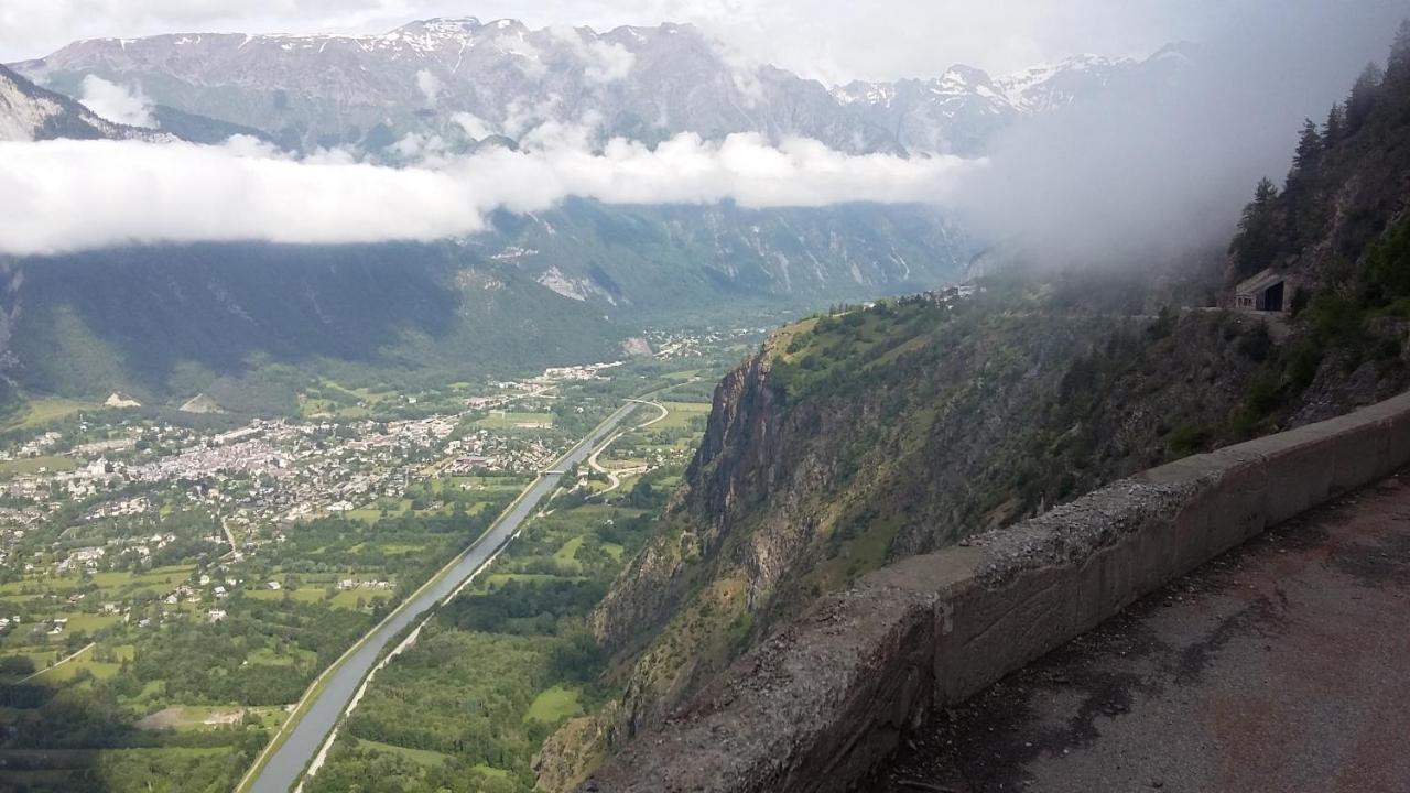 Chalet La Cachette Cyclists & Skiers เลอบูร์-เดอัวซ็อง ภายนอก รูปภาพ