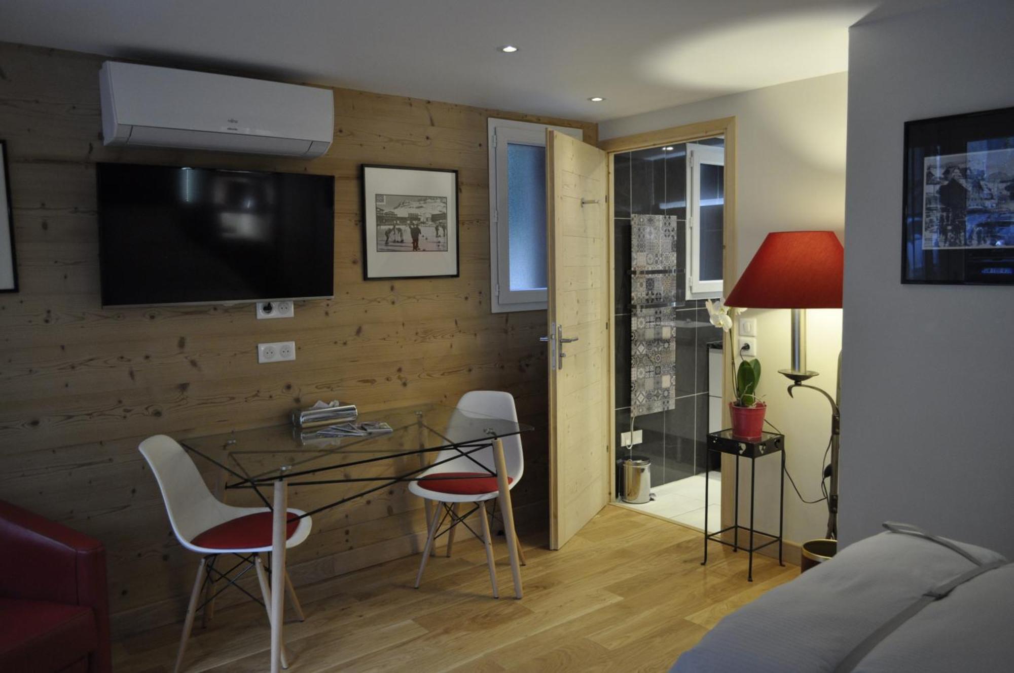 Chalet La Cachette Cyclists & Skiers เลอบูร์-เดอัวซ็อง ภายนอก รูปภาพ