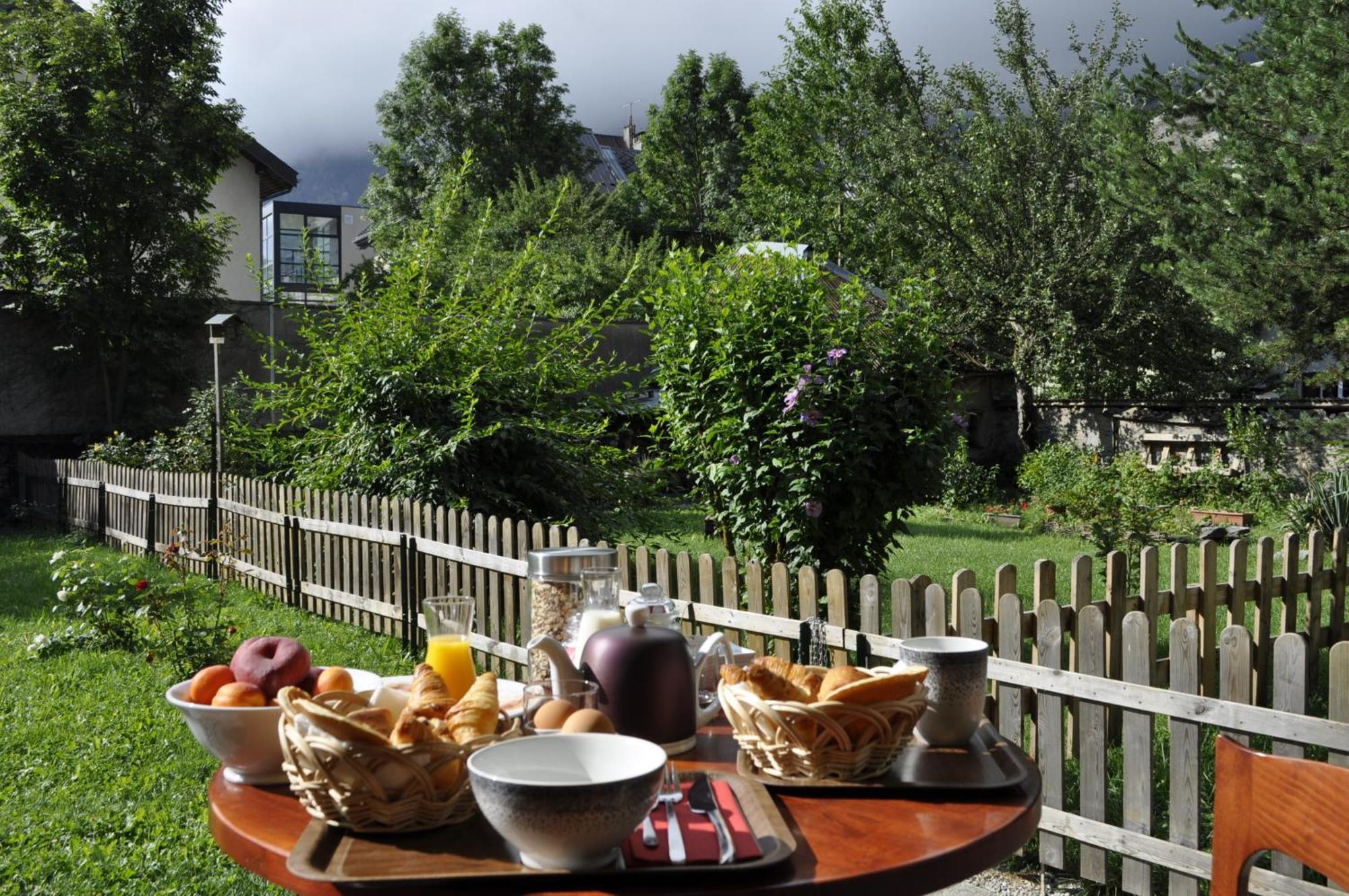 Chalet La Cachette Cyclists & Skiers เลอบูร์-เดอัวซ็อง ภายนอก รูปภาพ