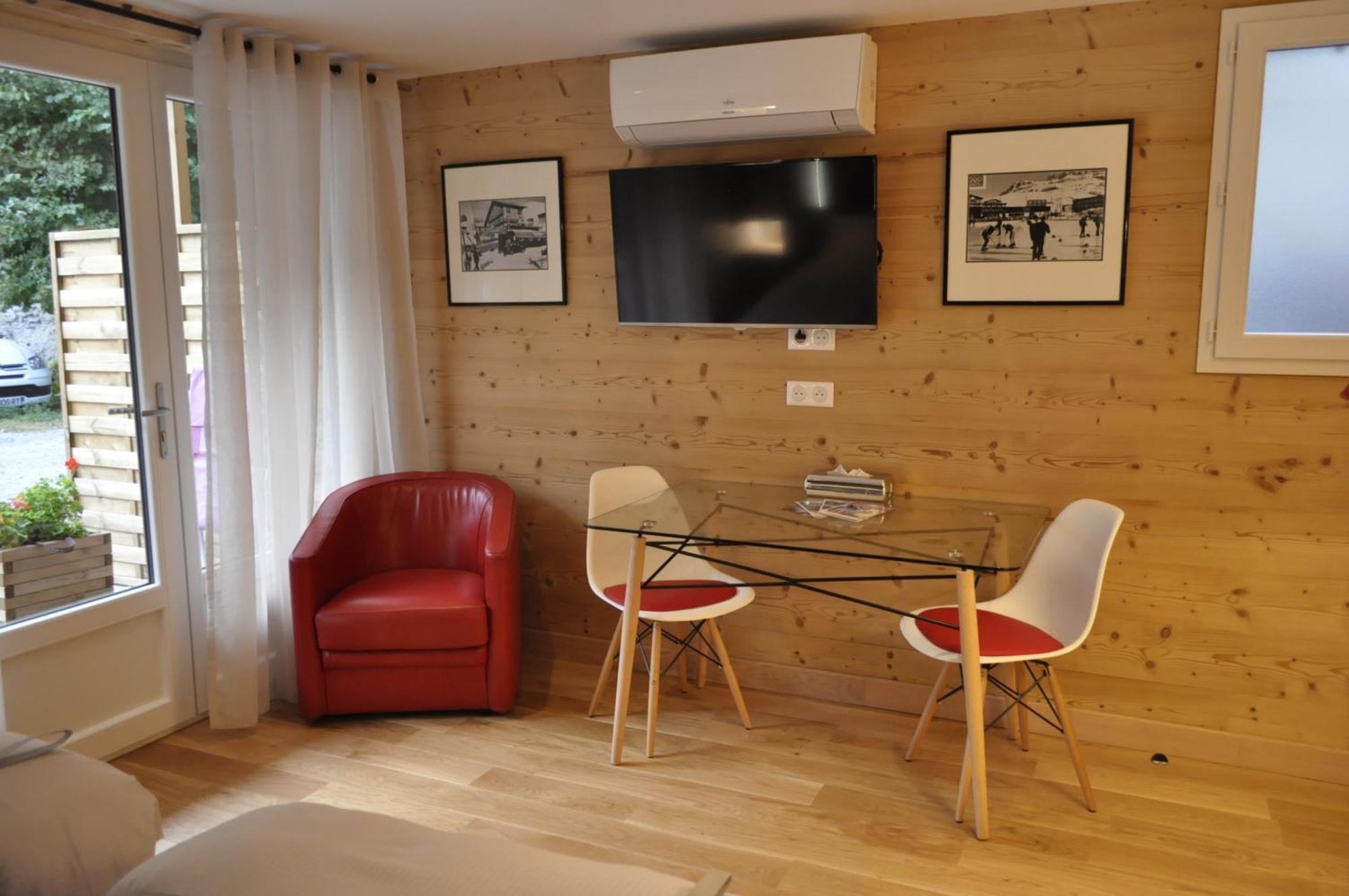 Chalet La Cachette Cyclists & Skiers เลอบูร์-เดอัวซ็อง ภายนอก รูปภาพ